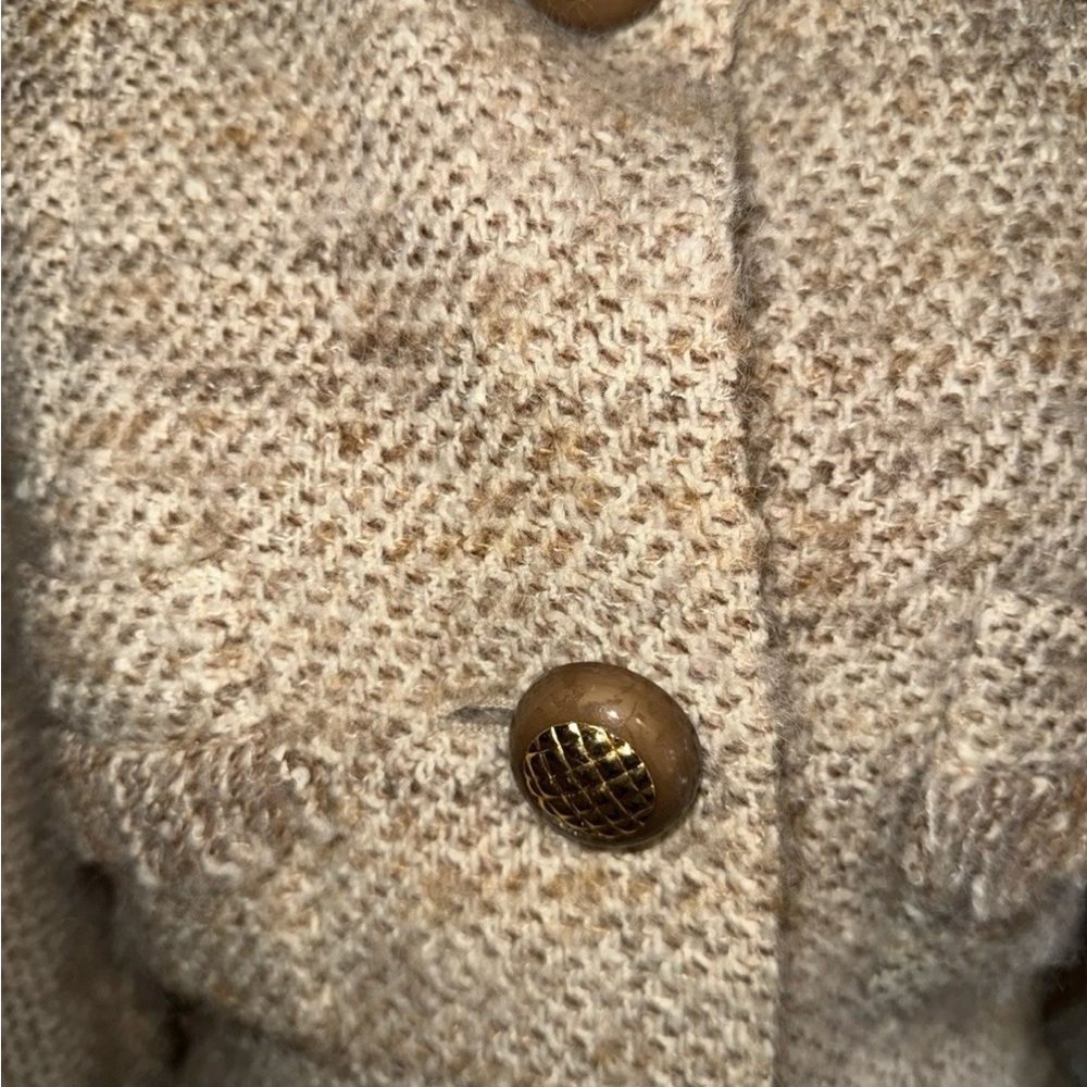 CHANEL Beige Tweed Suit - Picture 4 of 16